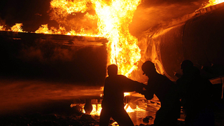 Въоръжени взривиха от засада 4 цистерни на НАТО