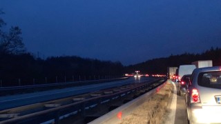 Опашка от автомобили образуваха тази сутрин на път за връх