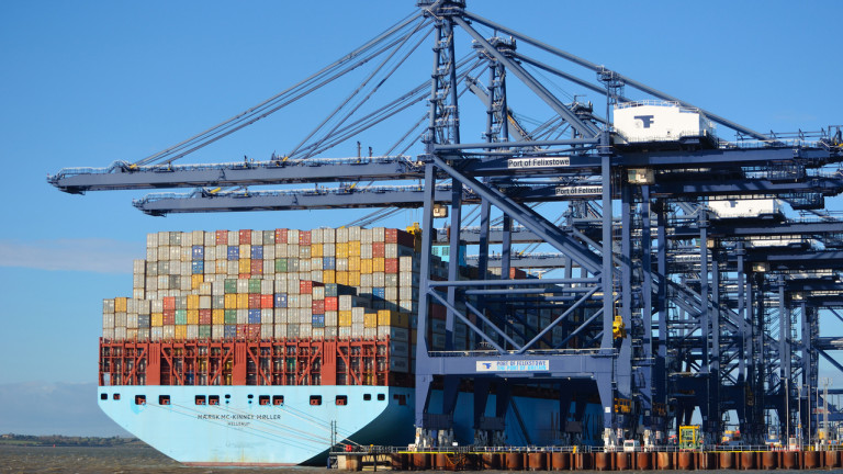 Пристанищата в САЩ претоварени от ожесточен внос преди новите мита
