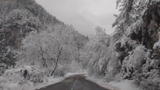 899 снегопочистващи машини обработват републиканските пътища Шофьорите да тръгват с