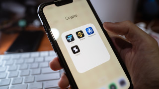 Най голямата борса за криптовалути в света Binance спря депозитите и