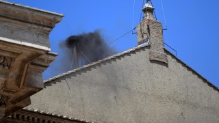 Черен дим: Сутрешното гласуване за нов папа е неуспешно