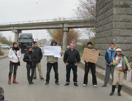 Протест срещу бежанците блокира пътя Русе-Силистра