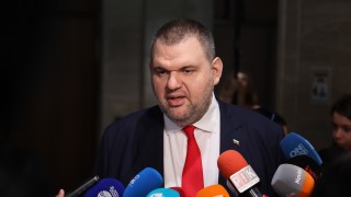 Пеевски за ПП-ДБ, "Възраждане" и АПС: Малки деца, татко им Бойко ги спасява