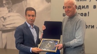 Председателят на Надзорния съвет на Левски Наско Сираков и президентът