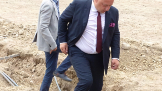 Министър Кралев инспектира строежа на стадион „Варна”