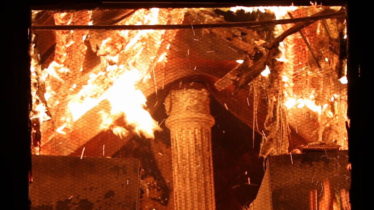 Огромен пожар опустошава 200-годишния национален музей в Рио де Жанейро