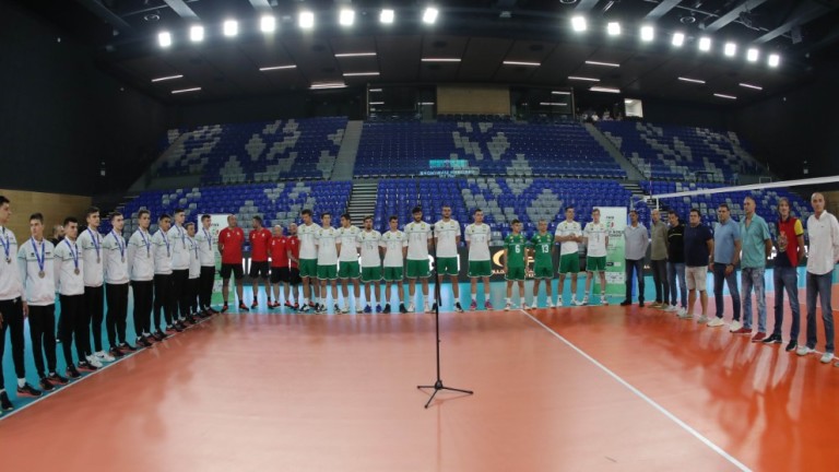 Три поколения волейболни национали заедно в зала „Левски София“