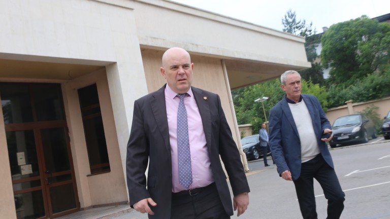 Гешев се застъпи за възрастните, закани се на престъпниците