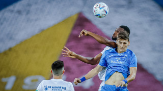 Двама от основните футболисти на Левски Илиян Стефанов и