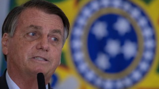 Президентът на Бразилия Жаир Болсонару заплашва демокрацията в страната с