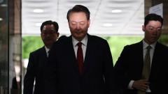 Бившият президент на Южна Корея легнал на пода на килията си и отказал разпит