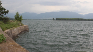 Стотици умрели риби изплуваха в язовир Копринка съобщава Нова телевизия Нивото