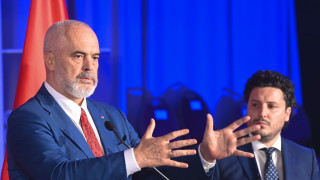 Разочаровани от бавния напредък на своите страни към присъединяването към