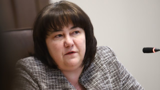 Росица Велкова готви прогноза с 940 лв. минимална заплата от 2024 г.