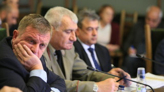 Каракачанов отхвърли обвиненията на БСП за цената на ремонта на Су-25