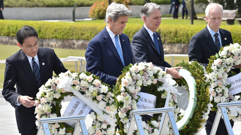Джон Кери посети Мемориала в Хирошима 