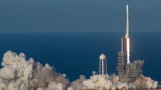 SpaceX изстреля кораба "Дракон"
