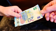 Инвестиционен експерт: Фалшивото евро е като бандерол за цигари