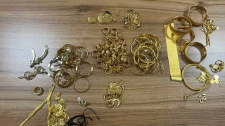 Митнически служители на Капитан Андреево са задържали златни накити за