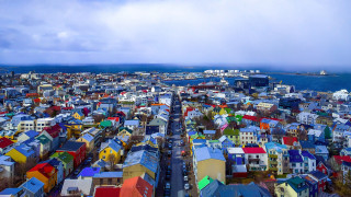 Десетилетие след колапса на икономиката им исландците днес са далеч