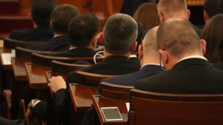 Депутатите с захванаха с наложено от президента Румен Радев Така