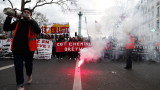 Франция стачкува, транспортът е блокиран, училища и забележителности са затворени 