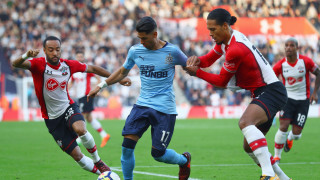 Равенство между Саутхямптън и Нюкасъл, което остави и двата тима в "златната среда"