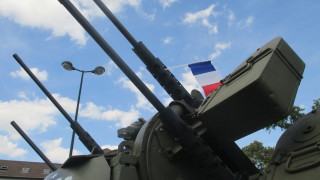 Франция ще продаде 52 артилерийски оръдия Цезар на Чехия в
