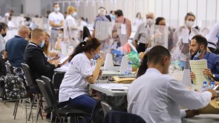 Започна предаването на изборните книжа в зала Арена Армеец Към