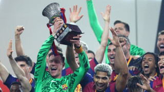 Вратарят на Барселона Марк Андре тер Стеген обмисля да се подложи