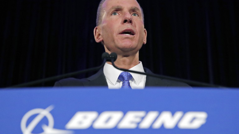 С колко пари си тръгва изгоненият шеф на Boeing?
