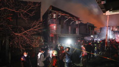Най-малко 17 души загинаха при огромен пожар в депо за гориво в Джакарта