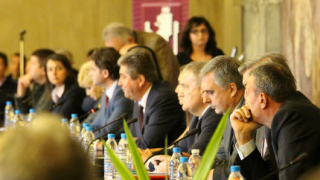 Готвят закон, който разделя социалните плащания от услугите