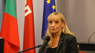 Все още държавите на външните граници на ЕС поемат тежестта на мигрантите, недоволна Елена Йончева