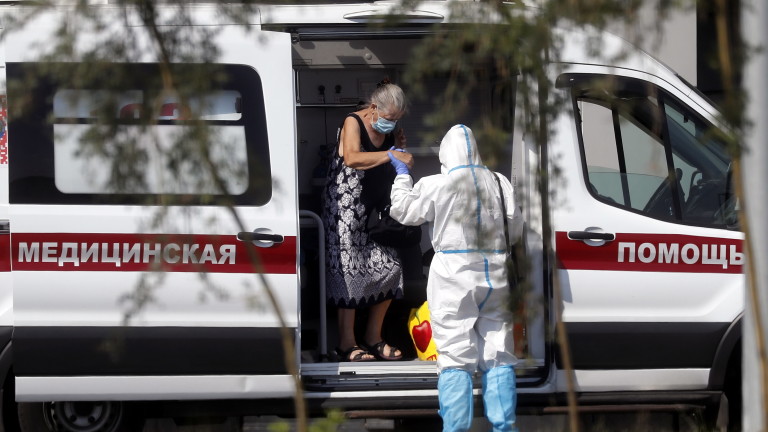 Русия регистрира около 463 000 смъртни случая над нормата в пандемията