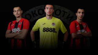 Локомотив София съобщи че трима от юношите на клуба са