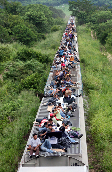 Бандити отвлякоха десетки имигранти в Мексико 