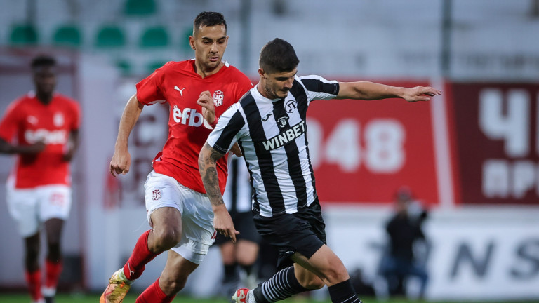 Le Lokomotiv (Plovdiv) n’a pas réussi à battre le CSKA 1948 et a perdu la première place de la Première Ligue. Le Lokomotiv (Plovdiv) n’a pas réussi à battre le CSKA 1948 et a perdu la première place de la Première Ligue.