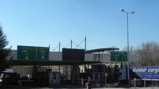 Властите в Гърция арестуваха трима българи само за няколко часа