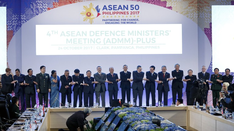 Китай и АСЕАН с опит да градят доверие с военноморски учения в спорен регион