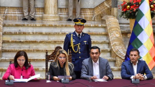 Боливия гони посланика на Мексико и двама дипломати на Испания