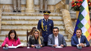 Временният президент на Боливия Жанин Анес обяви че е било