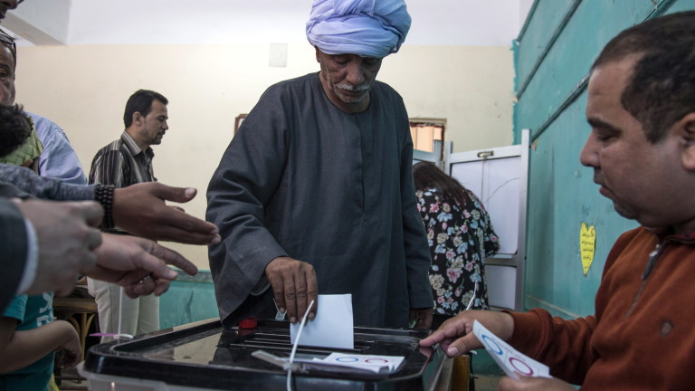 Гражданите на Египет гласуват конституционни промени на референдум на третия