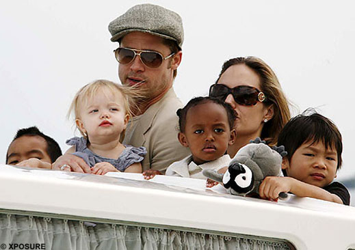 Анджелина Джоли и Брад Пит - пристрастени към осиновяването