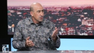 Вицепрезидентът на БФС Йордан Лечков говори пред Дарик радио непосредствено