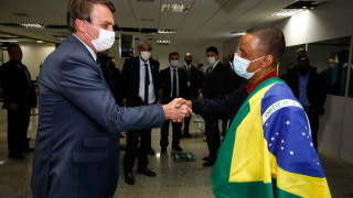 Болсонару: Коронавирусът може да е биологично оръжие