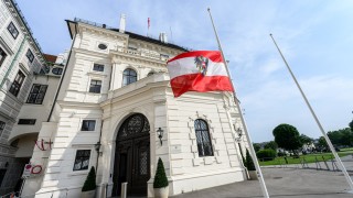 Австрийските следователи бавно сглобяват характера на мъжа извършил в страната