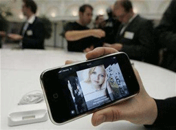 iPhone се сдоби със софтуер на български