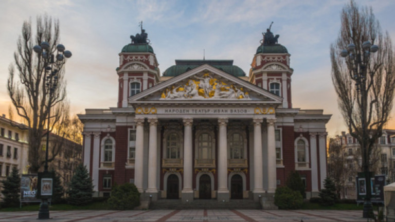 Българската култура е в криза. Българската култура е в изолация.